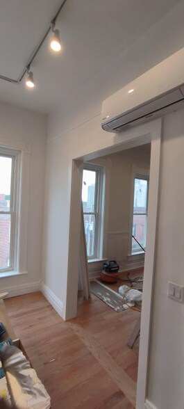Building Photo - 204 W Washington St