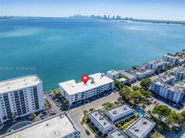 Building Photo - 1880 S Treasure Dr