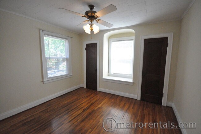 Building Photo - 2621 Indianola Ave