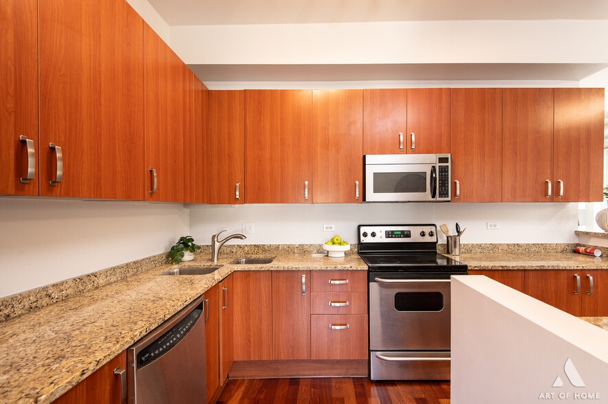 Kitchen - 4751 N Artesian Ave #409