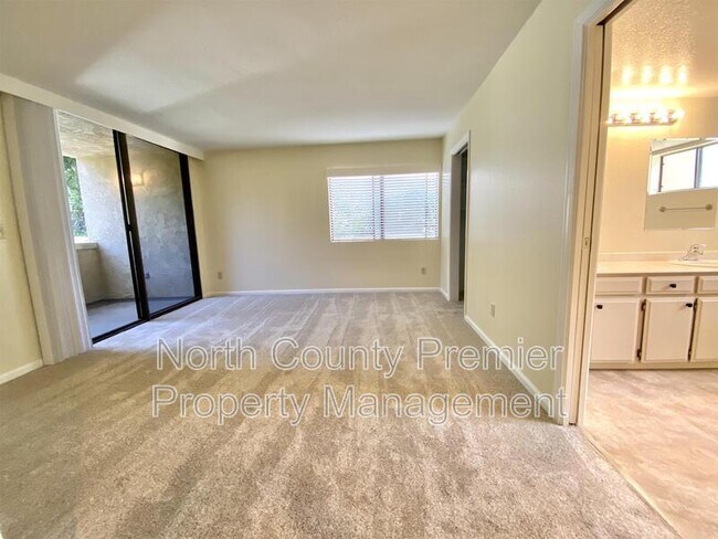 Building Photo - 2420 Torrey Pines Rd