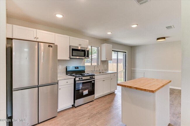 Building Photo - 1831 Cottonwood Dr