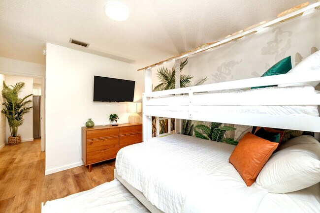 Building Photo - 4000 Gulf Terrace Dr