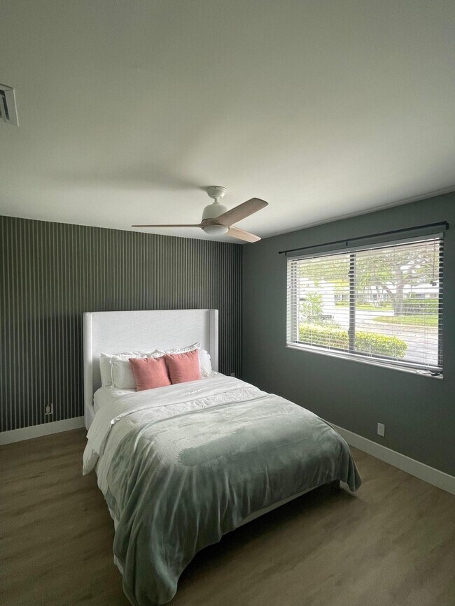 Building Photo - 202 Club Dr