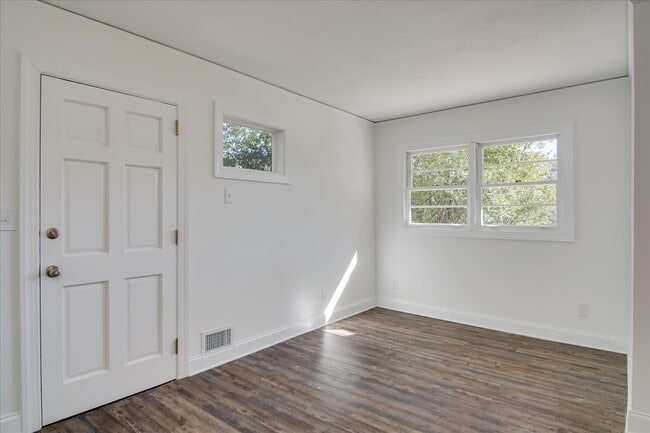 Building Photo - 1613 Pendleton Rd