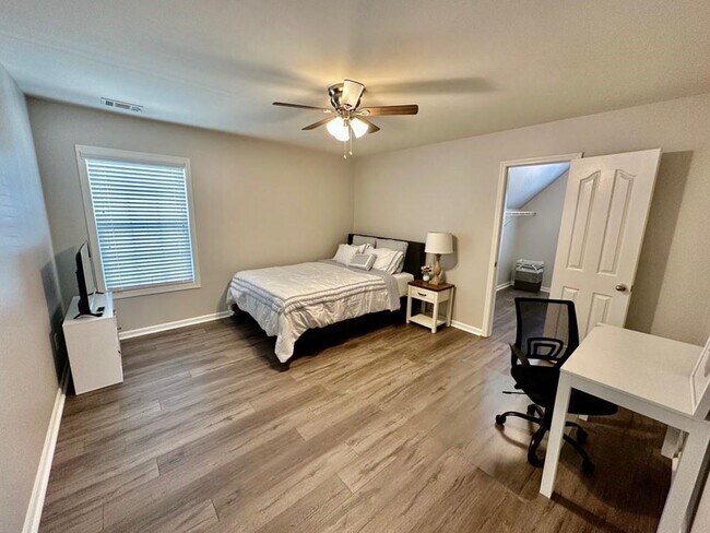 Building Photo - 5135 Cactus Cove Ln