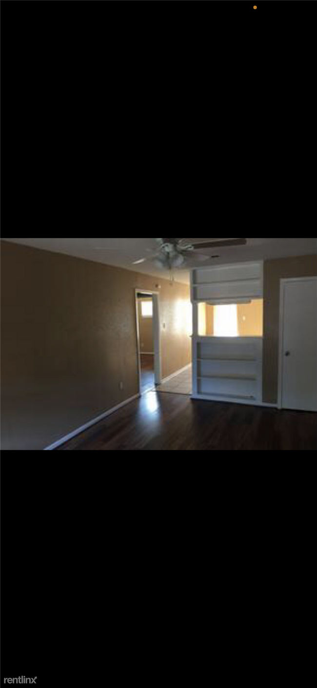 Building Photo - 2 br, 1 bath Duplex - 9440 Coffee Street A
