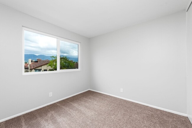 Building Photo - Condo for rent in Santa Barbara Near UCSB