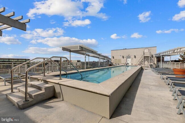 Building Photo - 1025 1st St SE