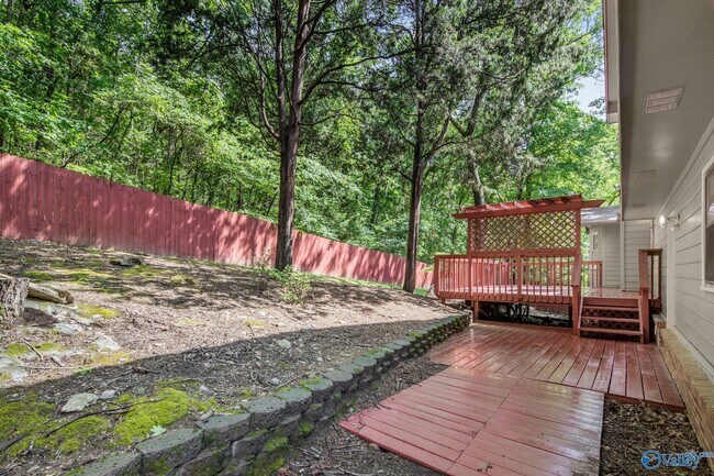 Building Photo - 2624 Excalibur Dr SE