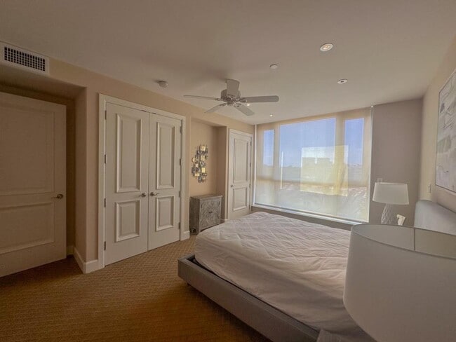 Building Photo - 5068 Scholarship