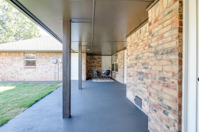 Building Photo - 11113 Leaning Elm Rd