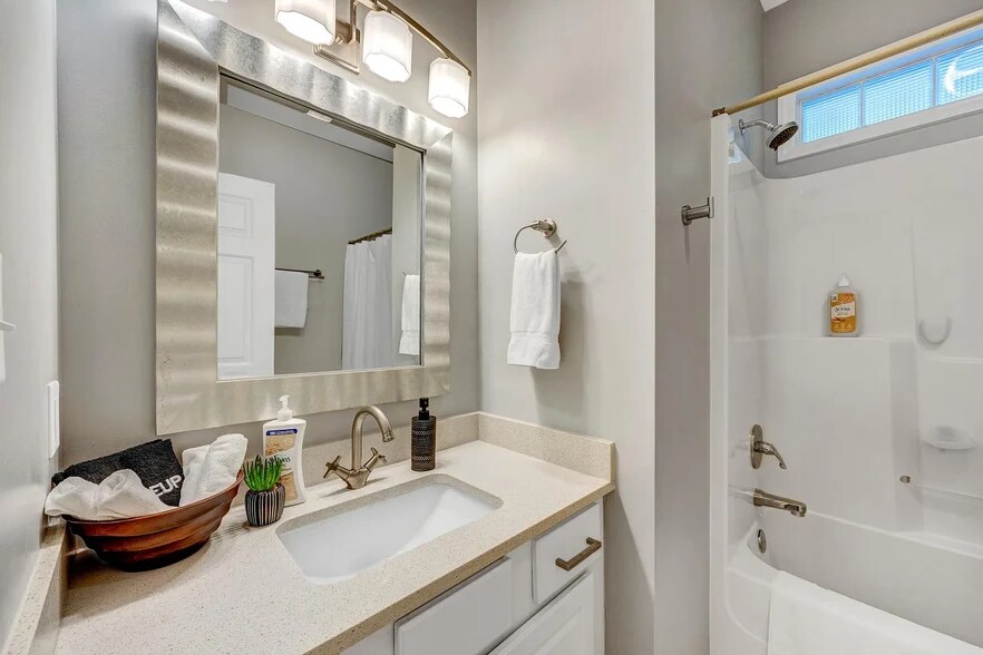 Building Photo - 104B Hillcrest Ave