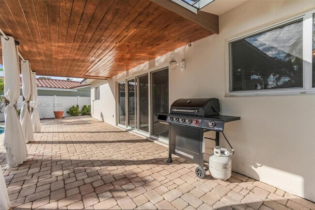 Building Photo - 1478 NE 57th St