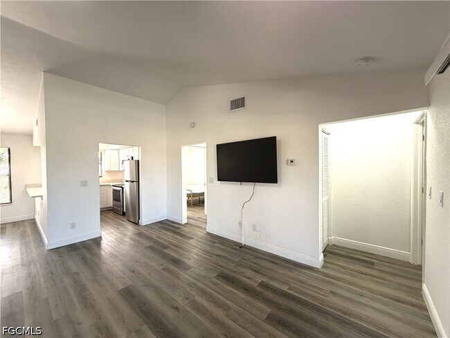 Building Photo - 2811 SE 15th Pl
