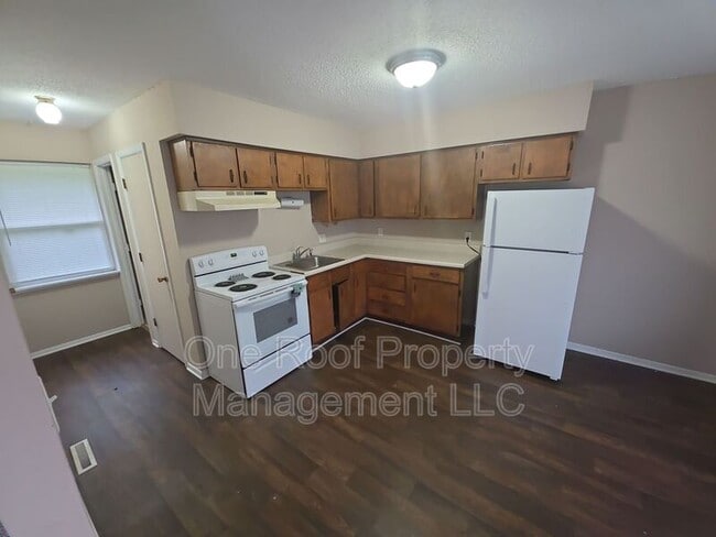 Building Photo - 701 Linwood Dr