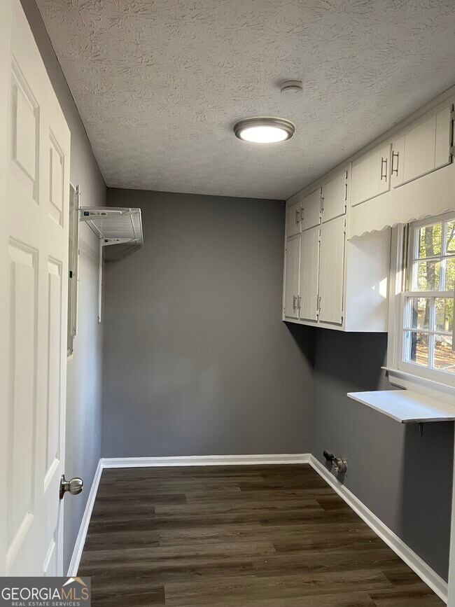 Building Photo - 505 Ironwood Ct SE