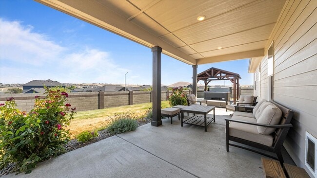 Building Photo - Move-In Ready West Richland Rental – 3-Car Garage, Fenced Yard, Hot Tub Included