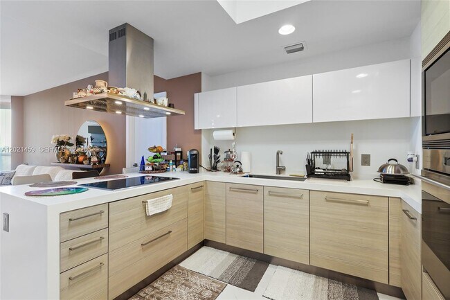 Building Photo - 17301 Biscayne Blvd