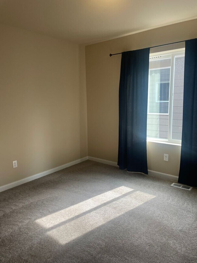 Building Photo - Beautiful 4BR Lacey home