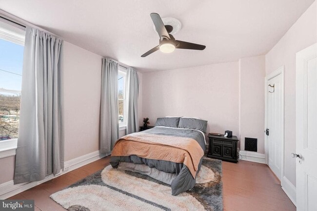 Building Photo - 346 E Union St