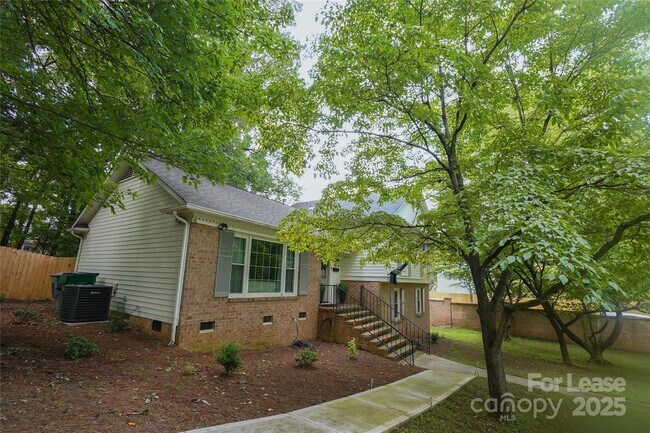 Primary Photo - 3700 Riverbend Rd