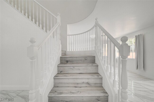 Building Photo - 9893 Canyon Peak Dr