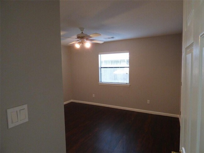 Building Photo - 6107 La Mesa St