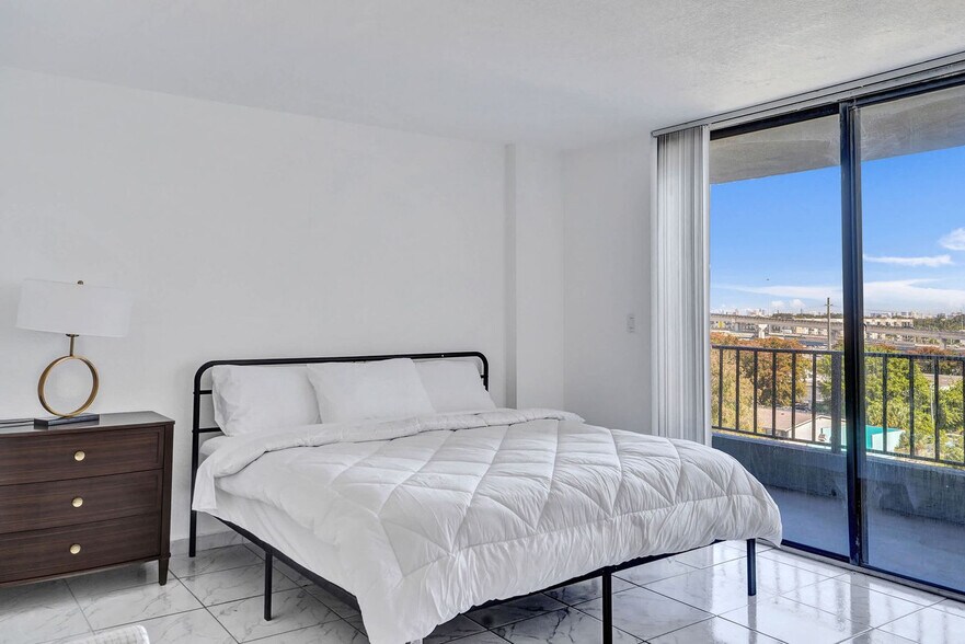 Building Photo - 777 NW 155th Ln