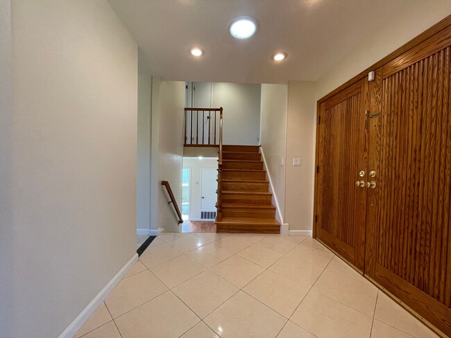 Building Photo - SUNNYVALE - Well Maintained 4 Bed 2.5 Bath