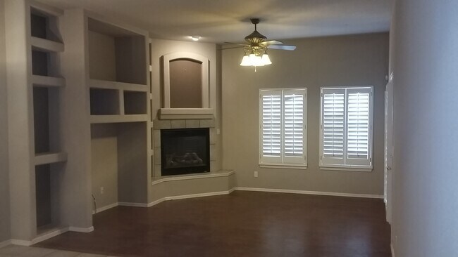 Building Photo - 806 Elsa Ct