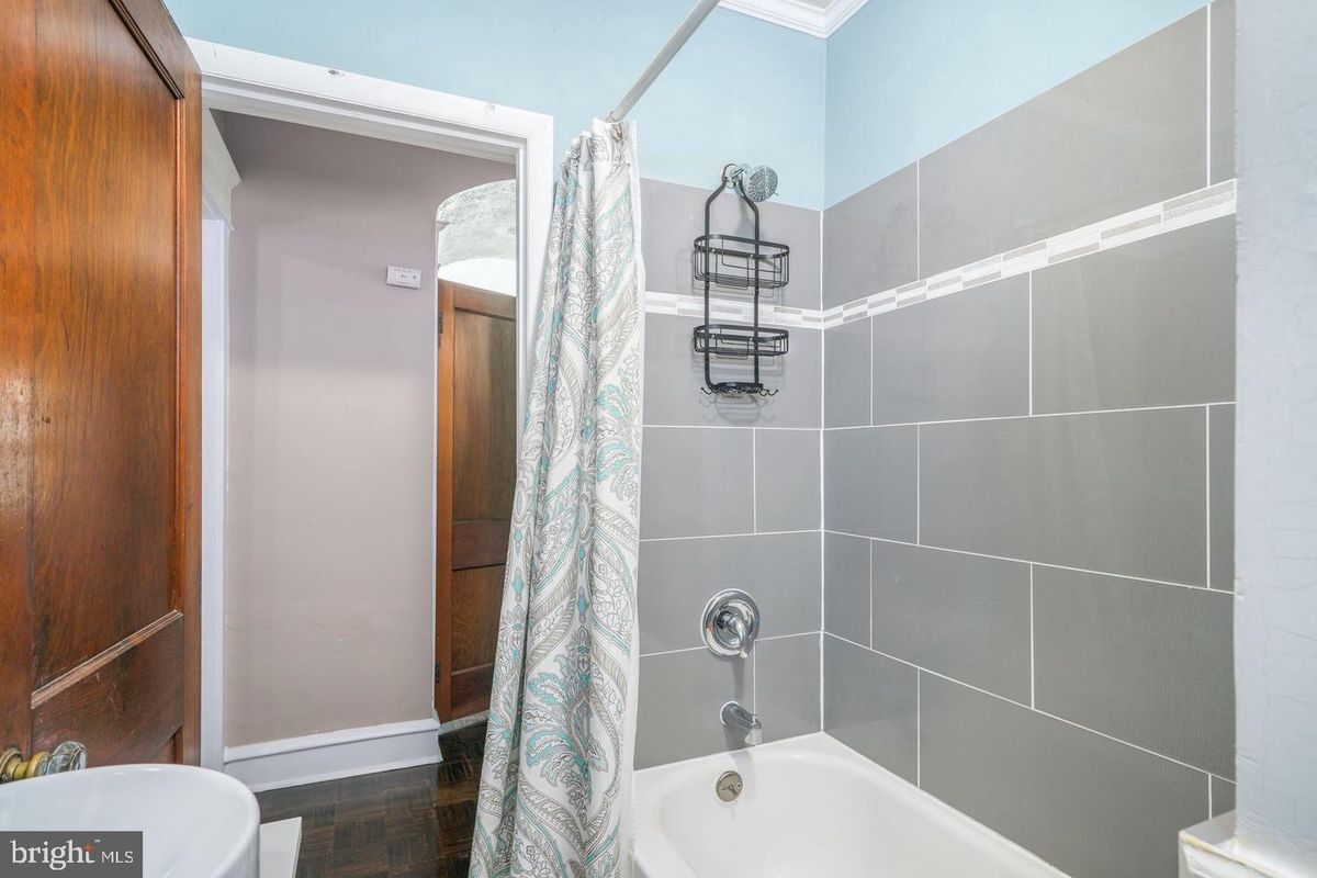 Building Photo - 57 Ridgeway Ave