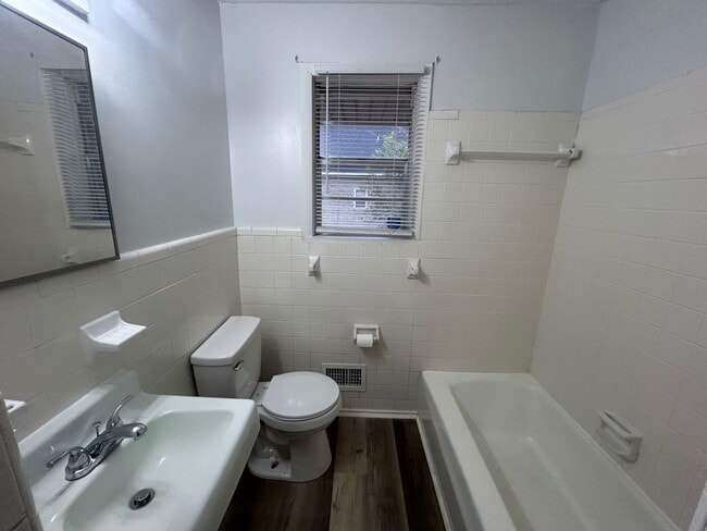 Building Photo - 1209 Hancock St