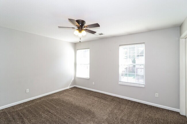 Building Photo - 10216 Cottage Farms Dr