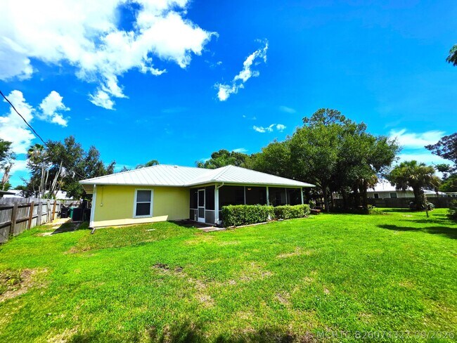Building Photo - 6707 Coquina Ave