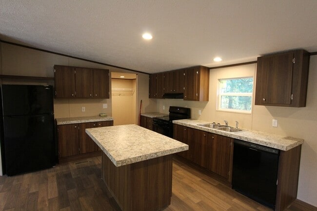 Building Photo - 3091 Shannon Rd