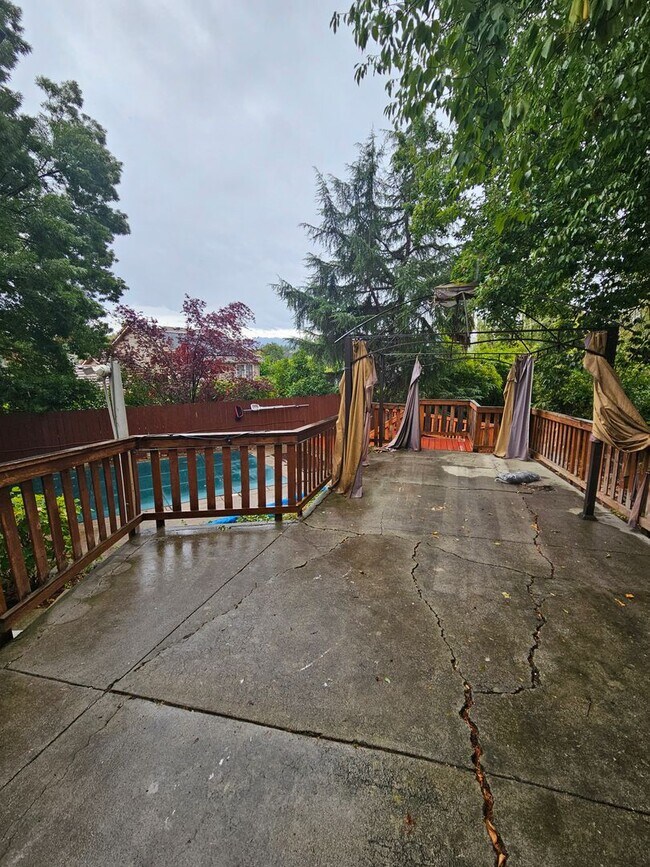 Building Photo - 2982 Rosedale Terrace