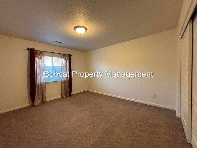 Building Photo - 100 Deschutes Dr