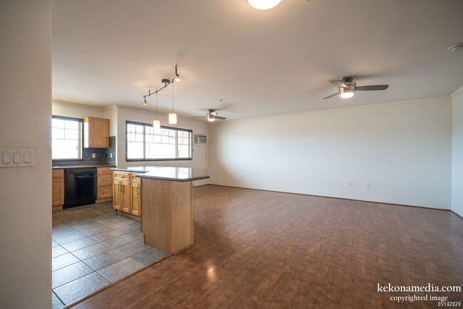 Building Photo - Immaculate, Move In Ready, Fully Upgraded,...