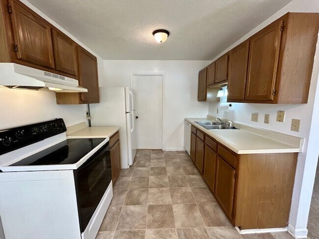 Building Photo - Charming 3-Bedroom Ranch on Quiet Cul-de-S...