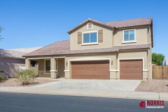 Building Photo - Beautiful Large Home Available Now!