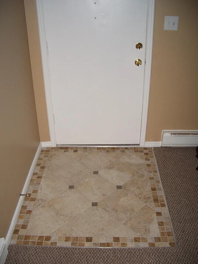 Building Photo - 8811 Schneider Ave