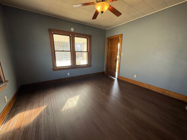 Building Photo - Huge 4 bedroom House with large garage