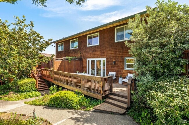 Building Photo - 490 S Eliseo Dr