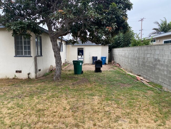 Back yard 21 x 30 - ish - 14421 Kingsdale Ave