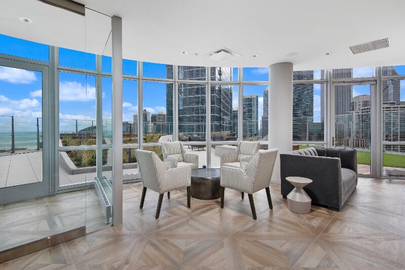 Building Photo - 445 N New St