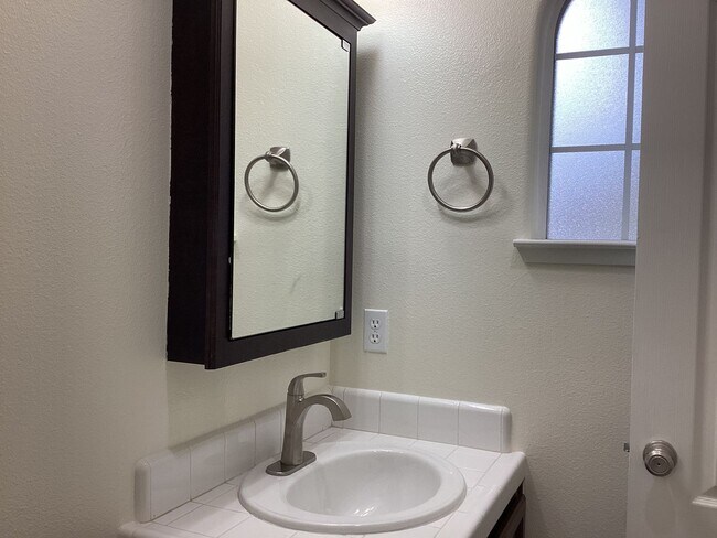 Building Photo - 7526 N Ellendale Ave