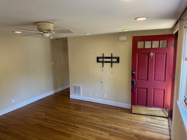 Building Photo - 25 Mountain Rd