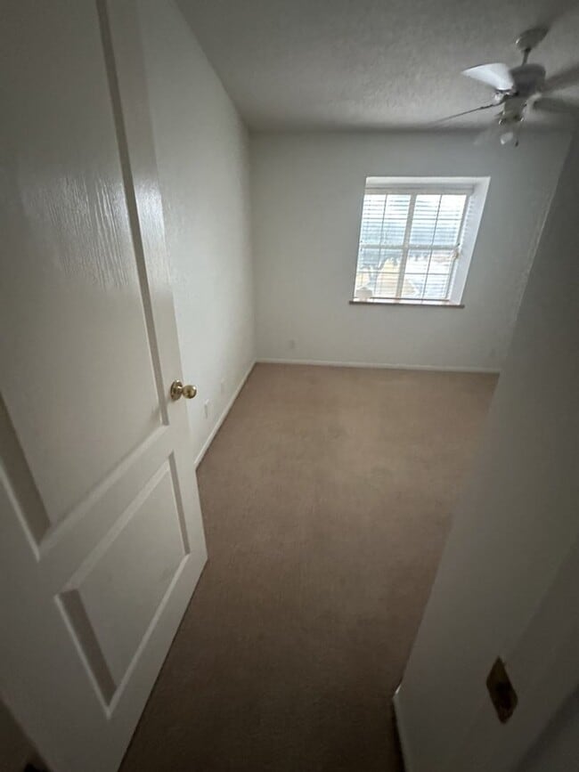 Building Photo - AVAILABLE NOW!!