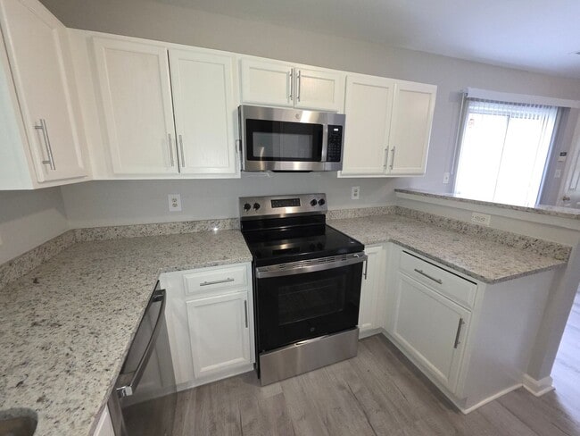 Building Photo - 235 Winding Canyon Dr